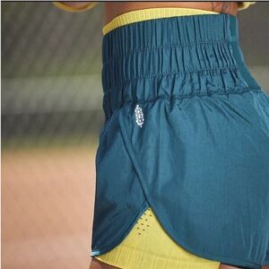 FREE PEOPLE MOVEMENT- THE WAY HOME SHORTS IN DEEP TEAL SIZE SMALL